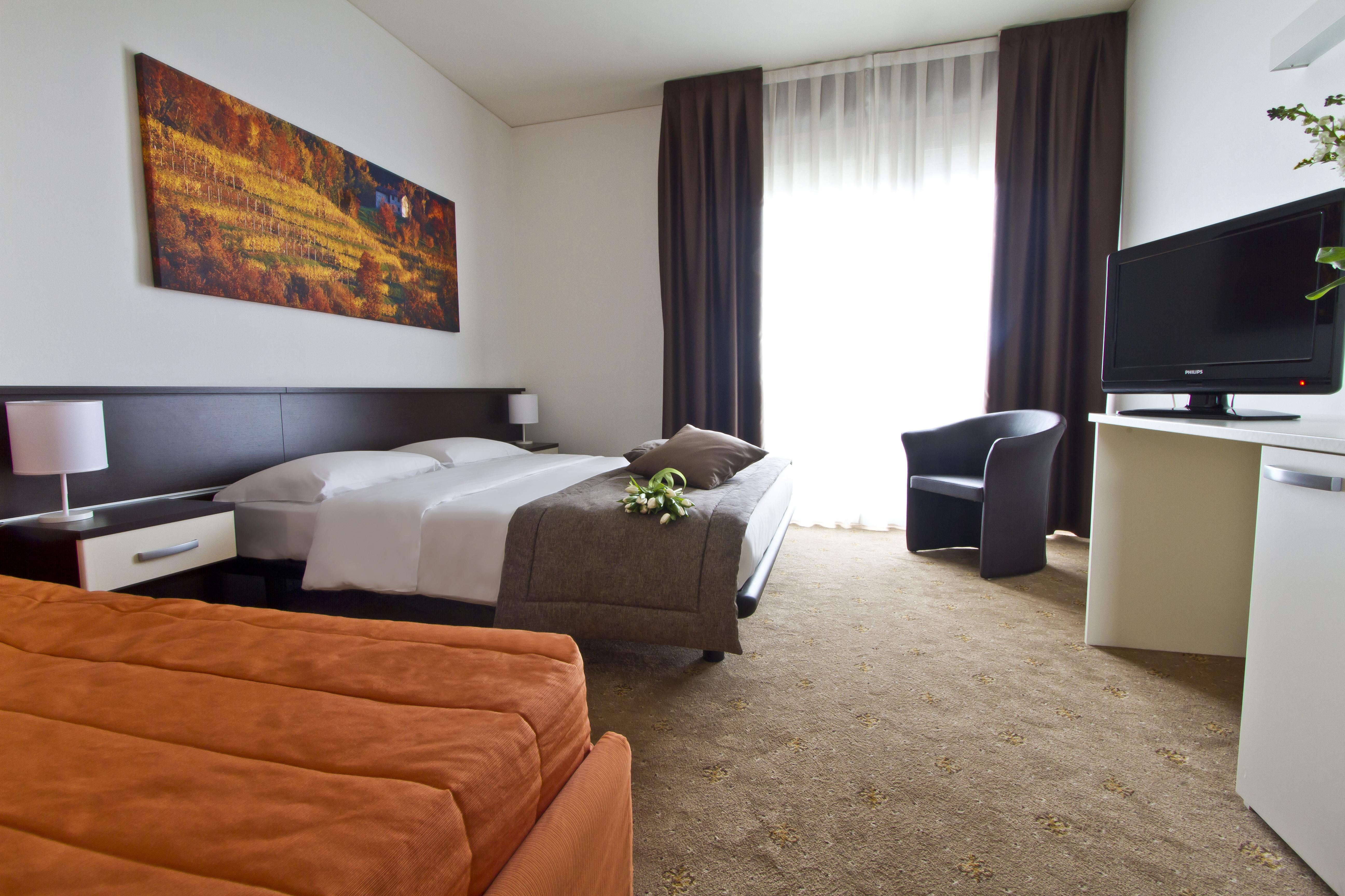 Hotel Eurorest Конельяно Экстерьер фото