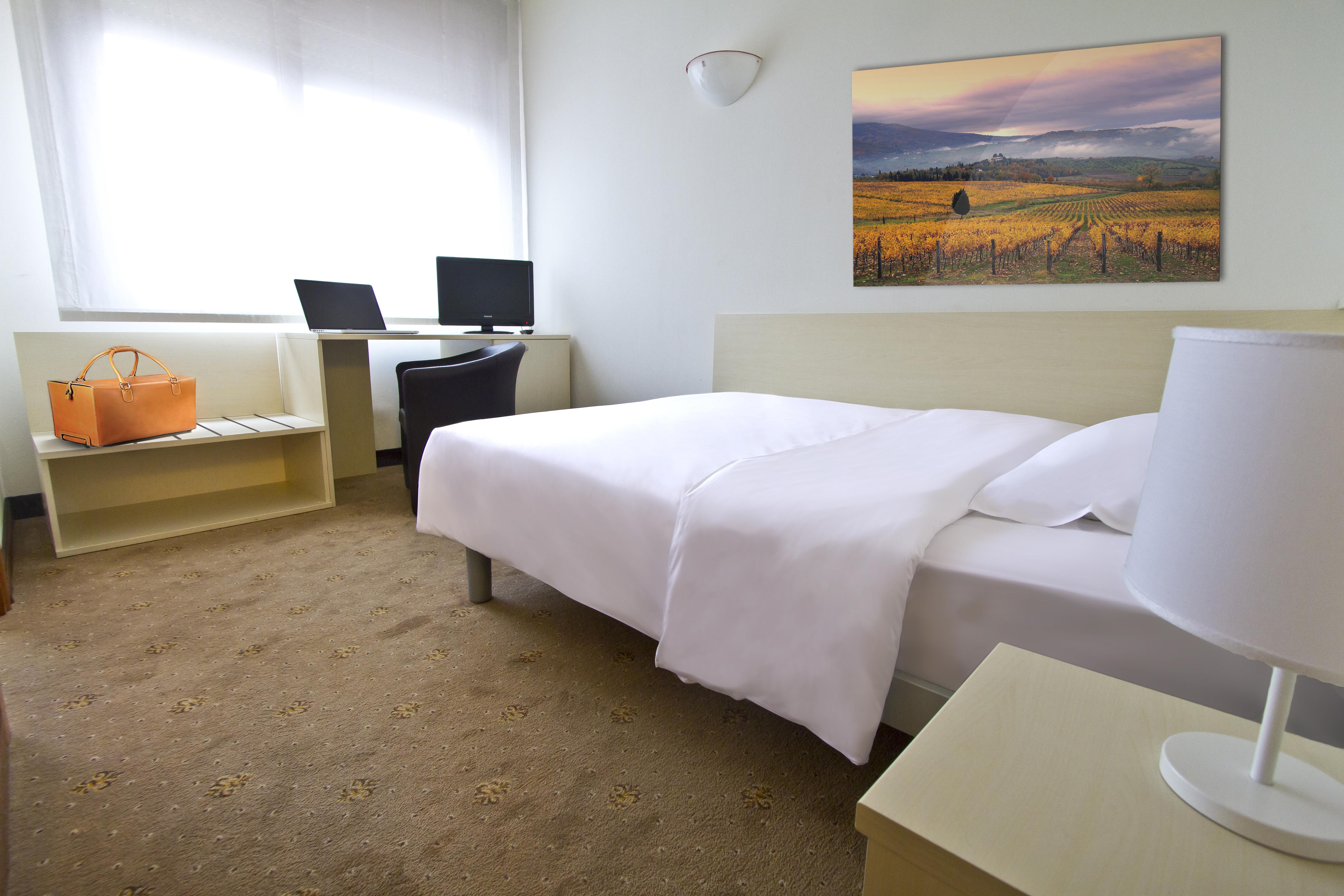 Hotel Eurorest Конельяно Экстерьер фото