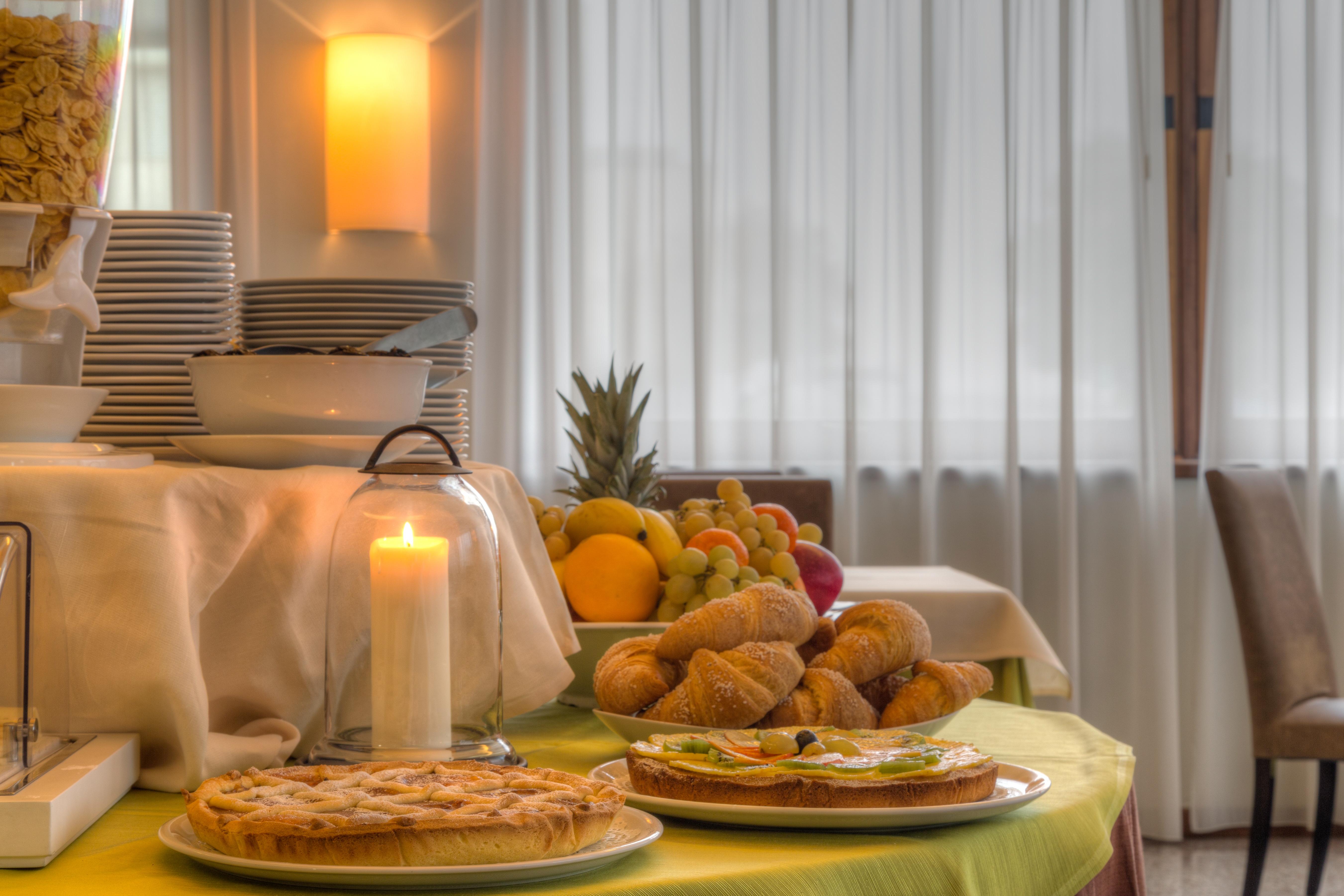 Hotel Eurorest Конельяно Экстерьер фото