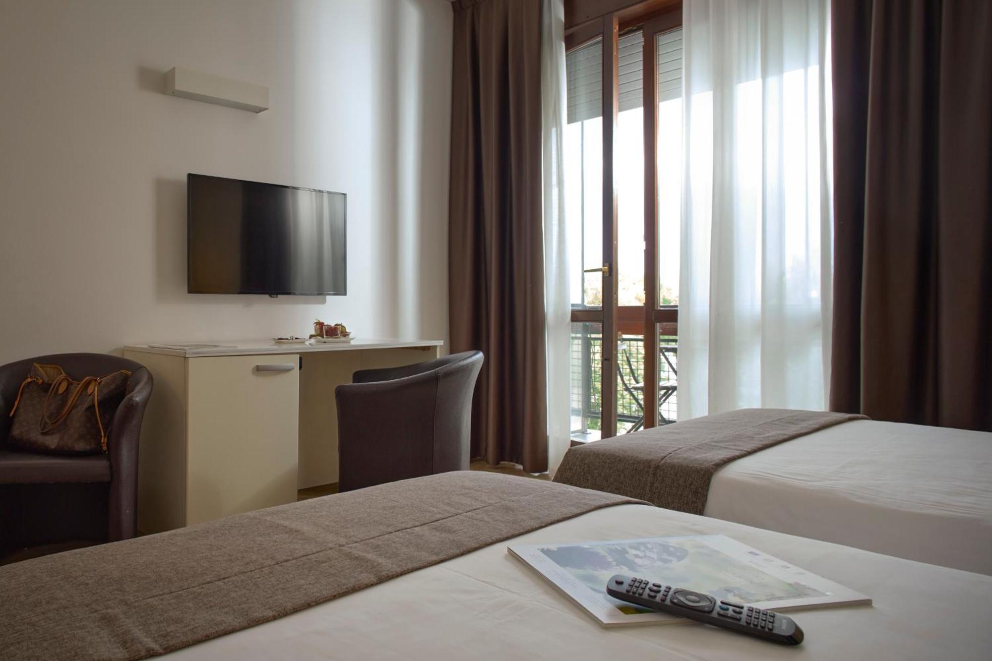 Hotel Eurorest Конельяно Экстерьер фото