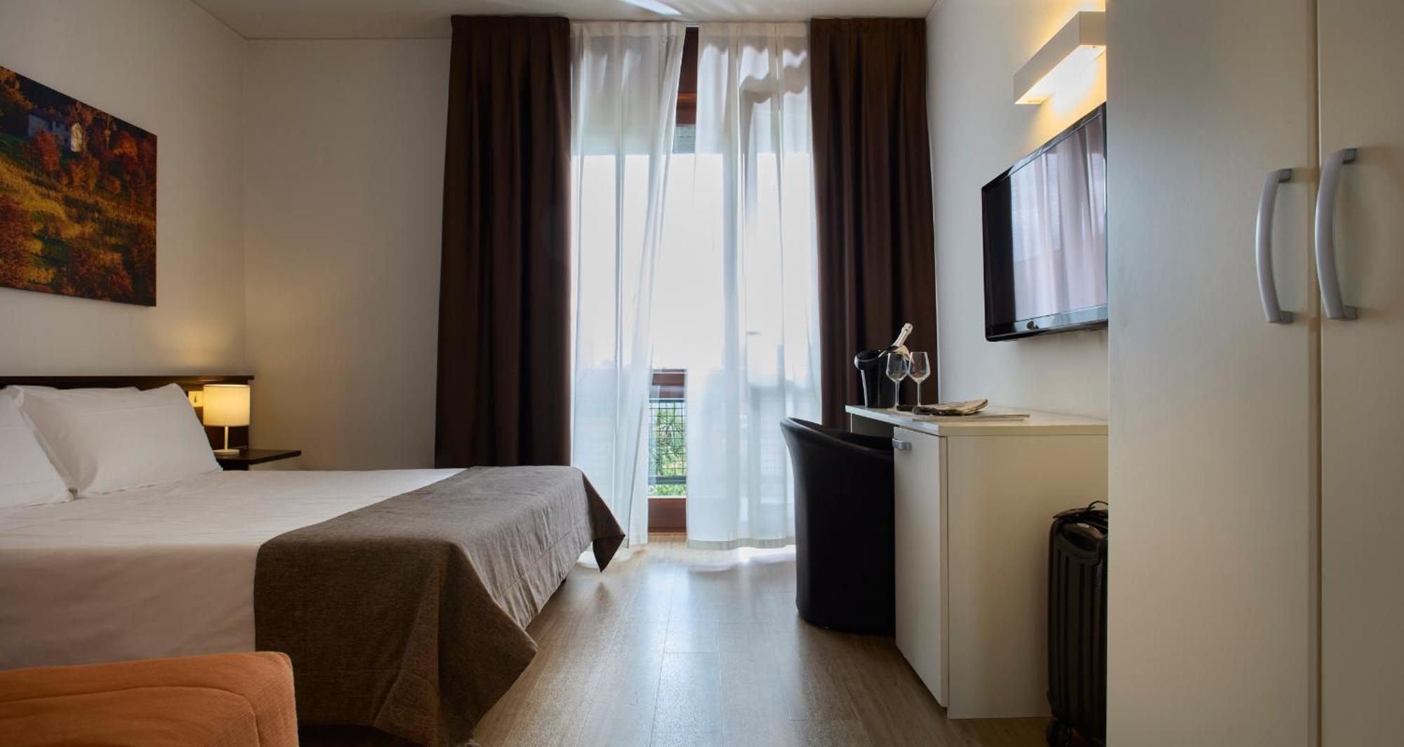 Hotel Eurorest Конельяно Экстерьер фото