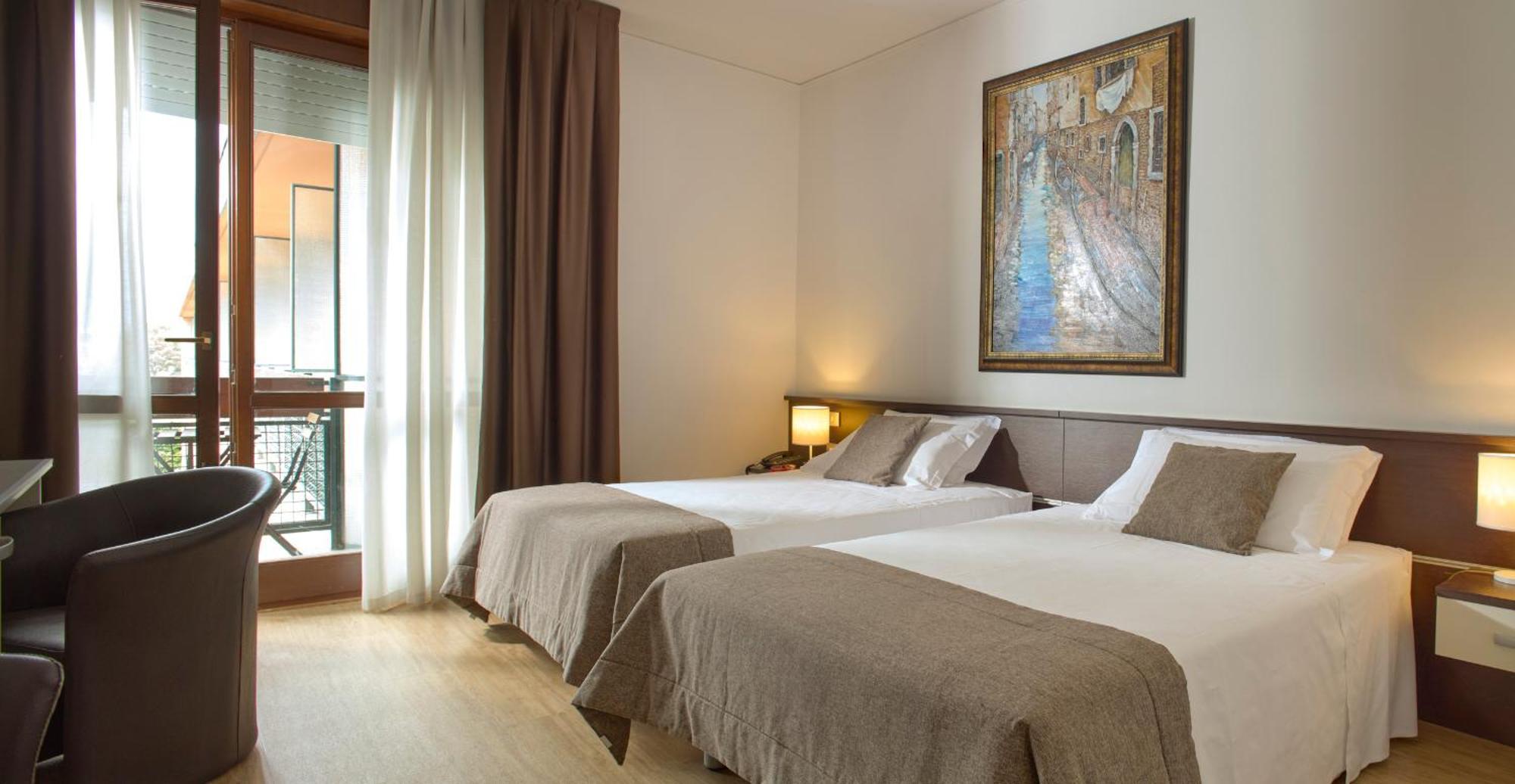 Hotel Eurorest Конельяно Экстерьер фото