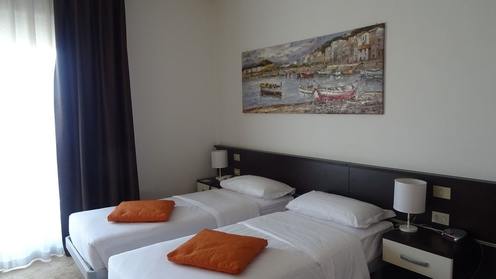 Hotel Eurorest Конельяно Экстерьер фото