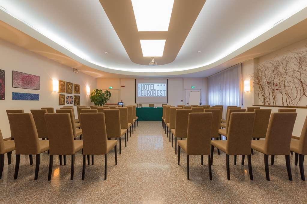 Hotel Eurorest Конельяно Удобства фото